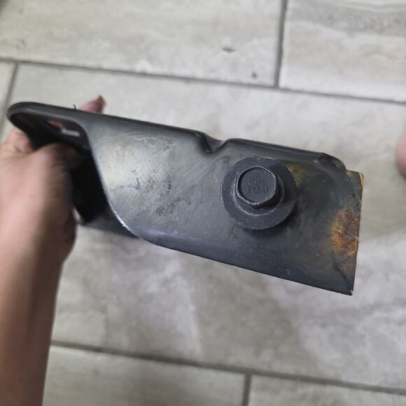 2020-2023 Chevrolet Silverado 2500 3500 Front Left Bumper Bar Bracket - Picture 7 of 12